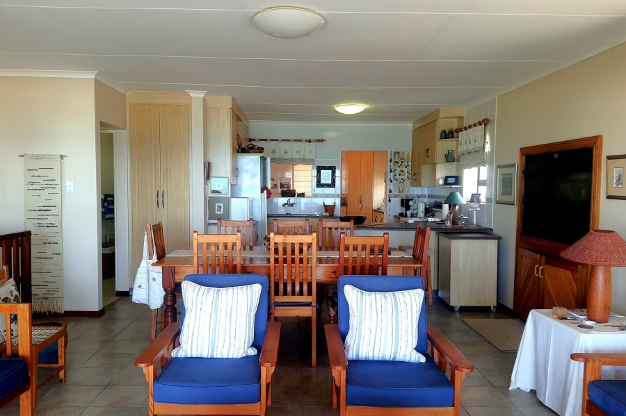 4 Bedroom Property for Sale in Boggomsbaai Western Cape